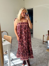 Load image into Gallery viewer, Wine Floral Midi Dress