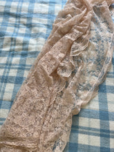 Load image into Gallery viewer, Antique Square Lace Table Cloth